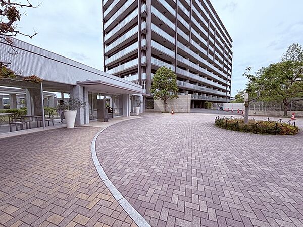 スタディルーム、キッチンスタジアム、シアタールームなど充実した共用施設を備えたマンションです。