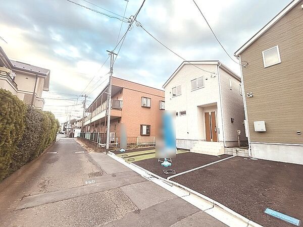 周辺は住宅が建ち並ぶ閑静な住宅街です。