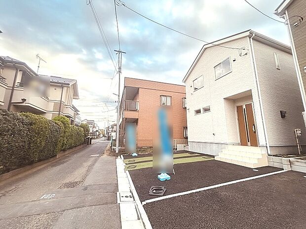 安心して暮らすことのできる住宅街。　住宅地の道路は一般に交通量が少なく車などの騒音が少ないため、住民にとって静かな生活環境が提供されます。 