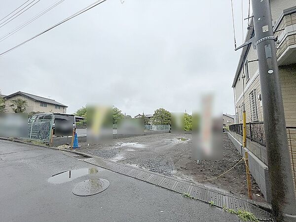 建築条件なしの敷地。弊社グループ「白馬建設」にて建物プランをご提案できます。実際の陽当たりやサイズ感を現地でお確かめください。