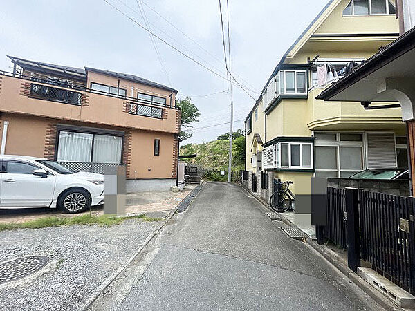周辺は住宅が建ち並ぶ閑静な住宅街です。