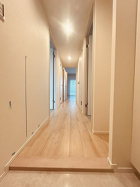 実際に室内をご見学頂くと生活のイメージが広がると思います。家具を置いたイメージや窓からの景色など。