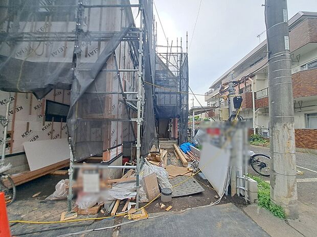 現在建物を建築中です、建築中の物件については現地確認の他、同施工会社の完成施工例のご案内、担当者のプレゼンテーションにてご検討ください。適切なご検討の方法をご説明させて頂きます。 