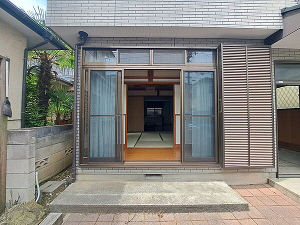 広縁越しに広がる和の空間。あの頃の思い出がよみがえりそうな予感。