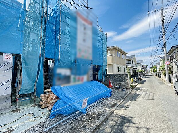 安心して暮らすことのできる住宅街。　住宅地の道路は一般に交通量が少なく車などの騒音が少ないため、住民にとって静かな生活環境が提供されます。 