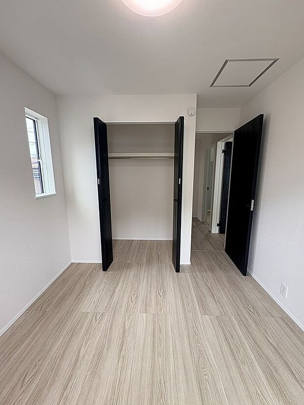 各お部屋に収納が設置されています。