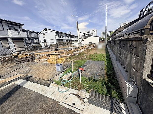 現在建物を建築中です、建築中の物件については現地確認の他、同施工会社の完成施工例のご案内、担当者のプレゼンテーションにてご検討ください。適切なご検討の方法をご説明させて頂きます。
