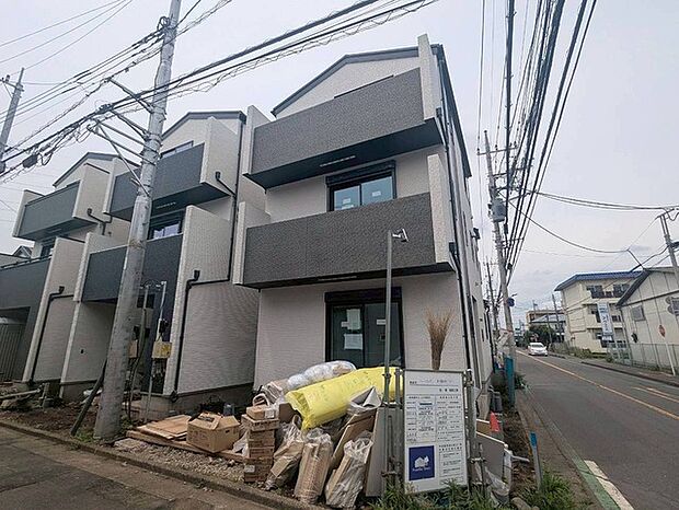 実際に室内をご見学頂くと生活のイメージが広がると思います。家具を置いたイメージや窓からの景色など。