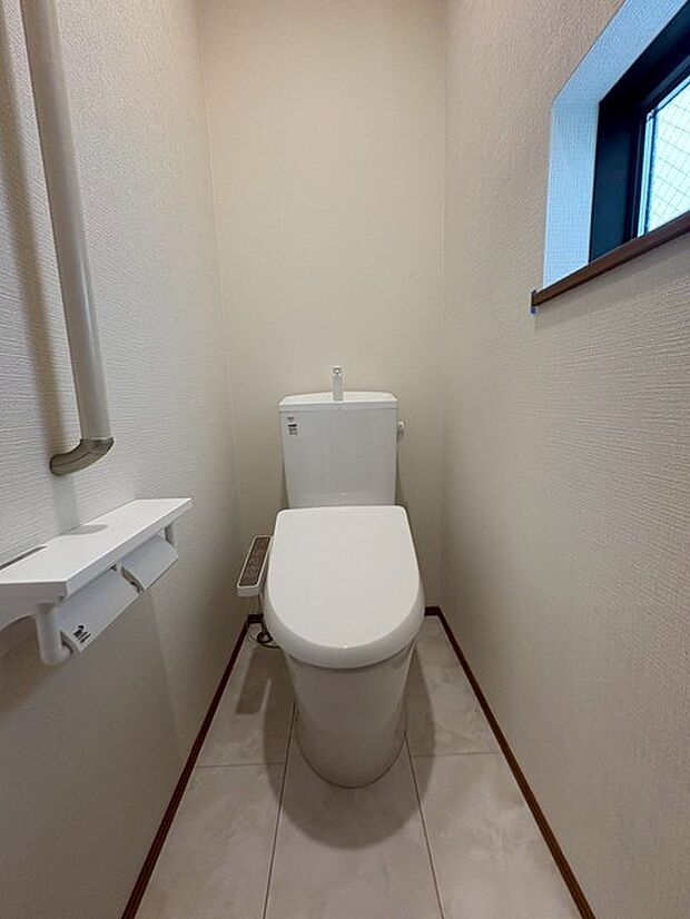 トイレにはウォシュレット機能を標準装備。