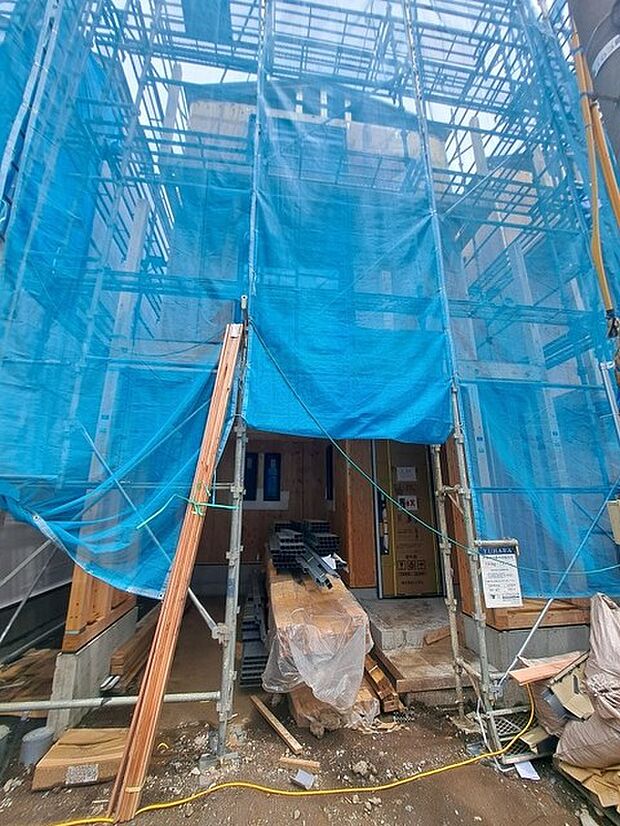 現在建物を建築中です、建築中の物件については現地確認の他、同施工会社の完成施工例のご案内、担当者のプレゼンテーションにてご検討ください。