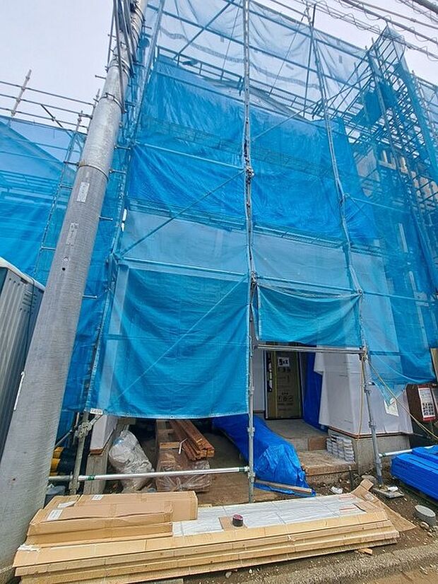 現在建物を建築中です、建築中の物件については現地確認の他、同施工会社の完成施工例のご案内、担当者のプレゼンテーションにてご検討ください。