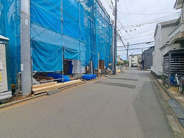 周辺は住宅が建ち並ぶ閑静な住宅街です。