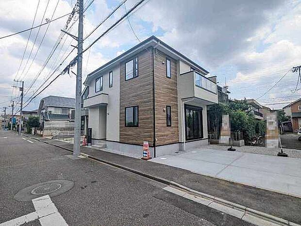 実際に室内をご見学頂くと生活のイメージが広がると思います。家具を置いたイメージや窓からの景色など。