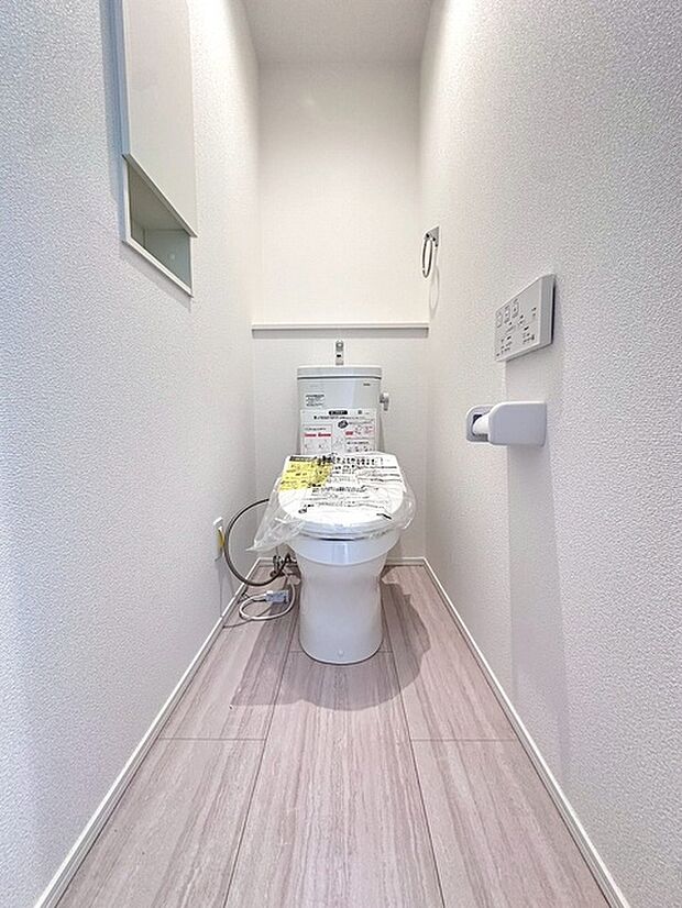 トイレにはウォシュレット機能を標準装備。