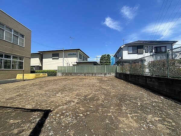 現地ご見学の際、スタッフが様々なご質問に対応いたします、周辺環境、前面道路、建築可能な建物について、ぜひご相談ください。