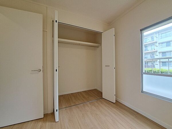 各お部屋に収納が設置されています。