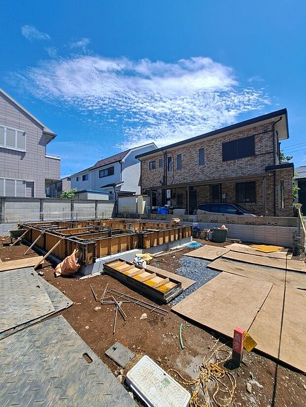 現在建物を建築中です、建築中の物件については現地確認の他、同施工会社の完成施工例のご案内、担当者のプレゼンテーションにてご検討ください。