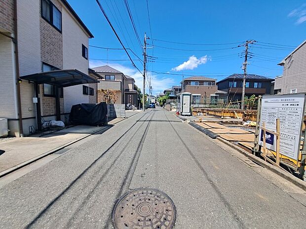 周辺は住宅が建ち並ぶ閑静な住宅街です。 