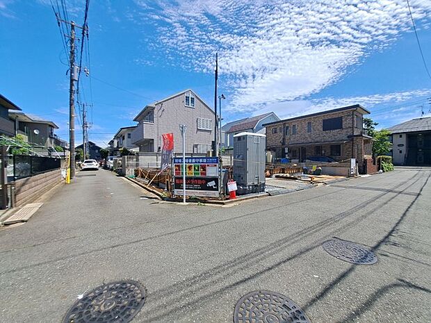 実際に室内をご見学頂くと生活のイメージが広がると思います。家具を置いたイメージや窓からの景色など。周辺で販売に出している物件も一緒にまとめてご見学頂き、比較する事もできます。