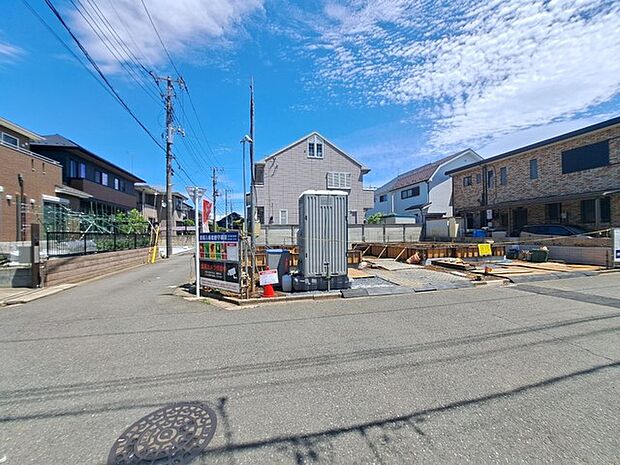周辺は住宅が建ち並ぶ閑静な住宅街です。 