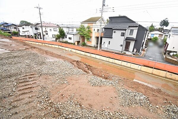 現地ご見学の際、スタッフが様々なご質問に対応いたします、周辺環境、前面道路、建築可能な建物について、ぜひご相談ください。