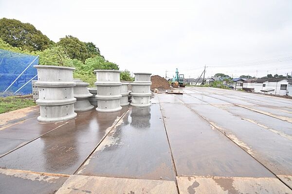 土地物件にはご確認頂くポイントがたくさんございます、土地だけのご見学の際もご遠慮せず、ぜひお気軽に担当スタッフにお申しつけくださいませ。