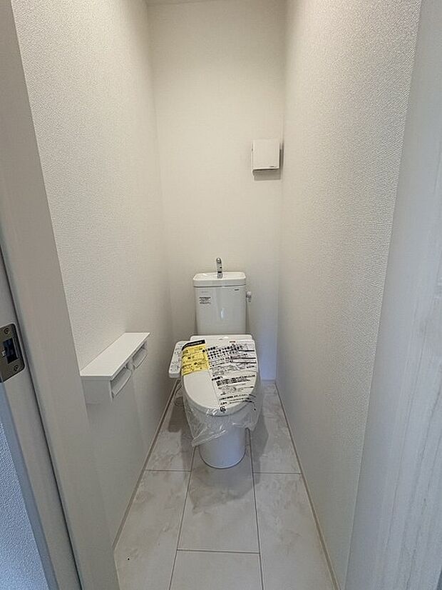 トイレにはウォシュレット機能を標準装備。 
