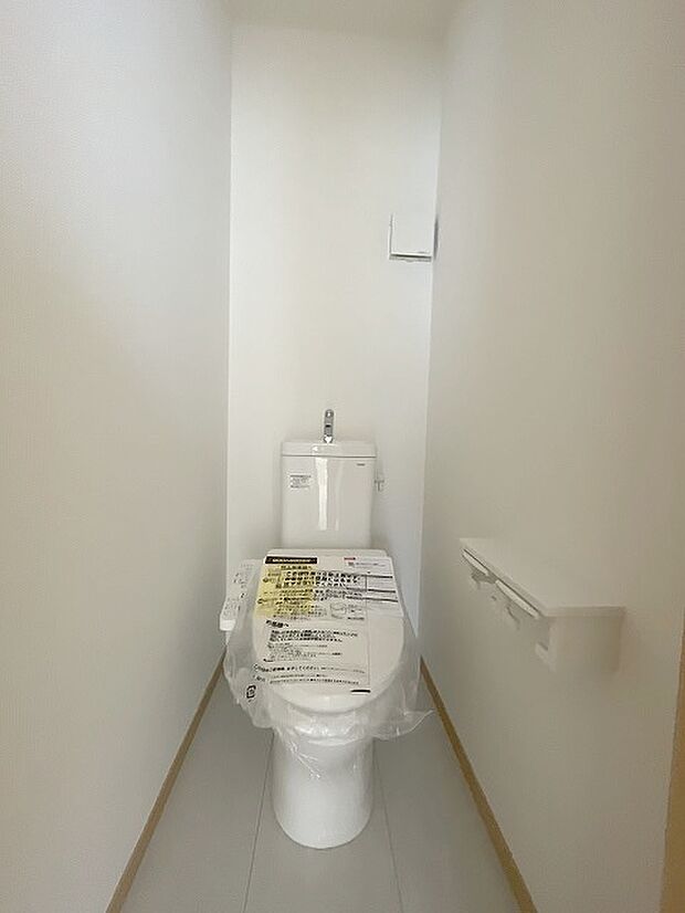 トイレにはウォシュレット機能を標準装備。
