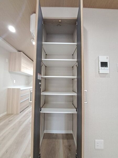 各お部屋に収納が設置されています。