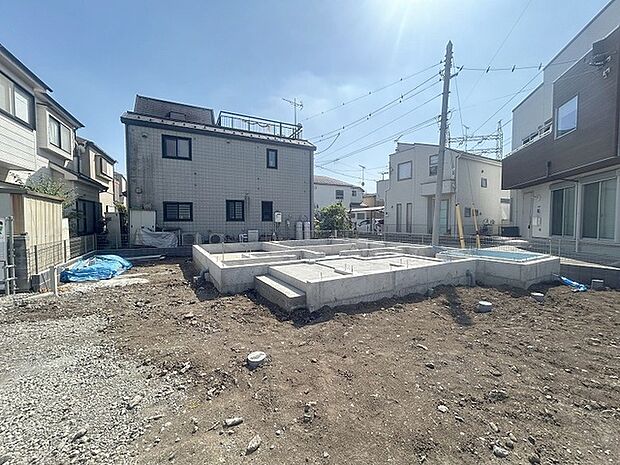 現在建物を建築中です、建築中の物件については現地確認の他、同施工会社の完成施工例のご案内、担当者のプレゼンテーションにてご検討ください。適切なご検討の方法をご説明させて頂きます。 
