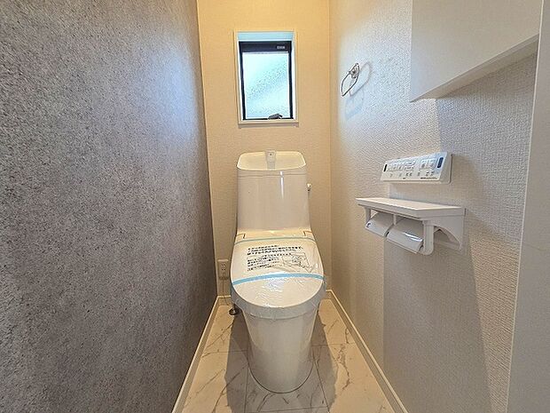 トイレにはウォシュレット機能を標準装備。