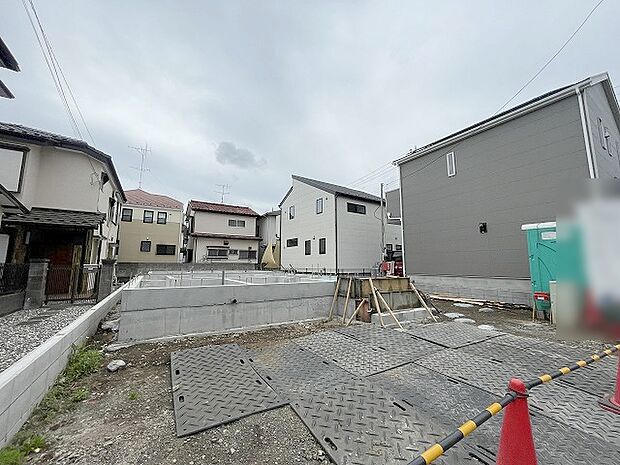 現在建物を建築中です、建築中の物件については現地確認の他、同施工会社の完成施工例のご案内、担当者のプレゼンテーションにてご検討ください。適切なご検討の方法をご説明させて頂きます。 
