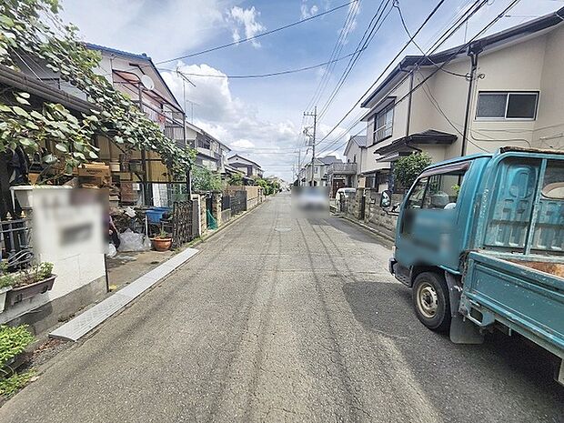 安心して暮らすことのできる住宅街。 住宅地の道路は一般に交通量が少なく車などの騒音が少ないため、住民にとって静かな生活環境が提供されます。