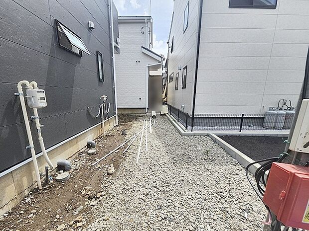 建物と建物の間にゆとりを持たせた落ち着きのある空間が広がります。