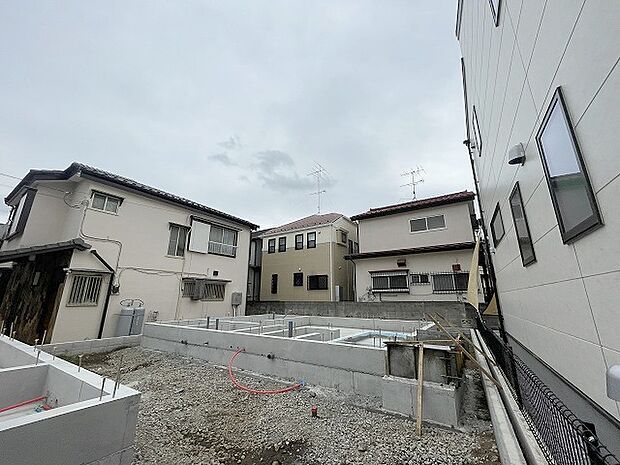現在建物を建築中です、建築中の物件については現地確認の他、同施工会社の完成施工例のご案内、担当者のプレゼンテーションにてご検討ください。適切なご検討の方法をご説明させて頂きます。 