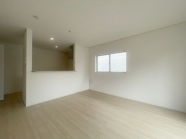 家族が一番集まる場所だから広々としつつも素敵な空間であって欲しい。みんながくつろぐリビングからキッチンまでが一つの空間のように繋がる間取り。