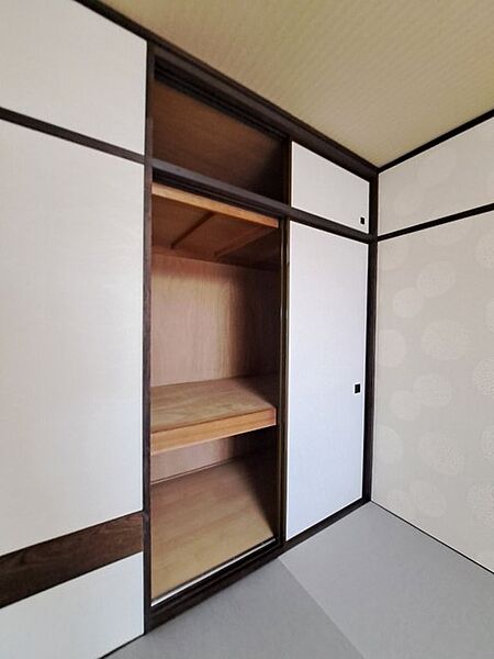 各お部屋に収納が設置されています。