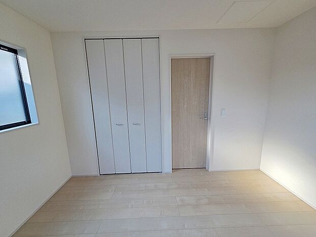 各お部屋に収納が設置されています。