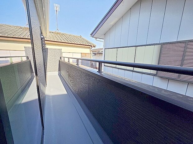 季節の変化や天気の良い日には、バルコニーでの時間が心地よく、気分をリフレッシュさせることができます。