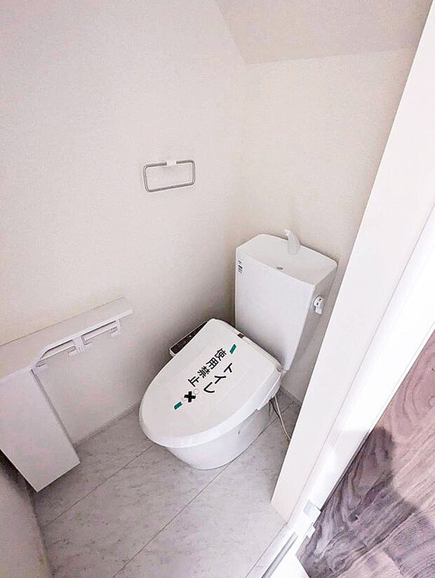 トイレにはウォシュレット機能を標準装備。