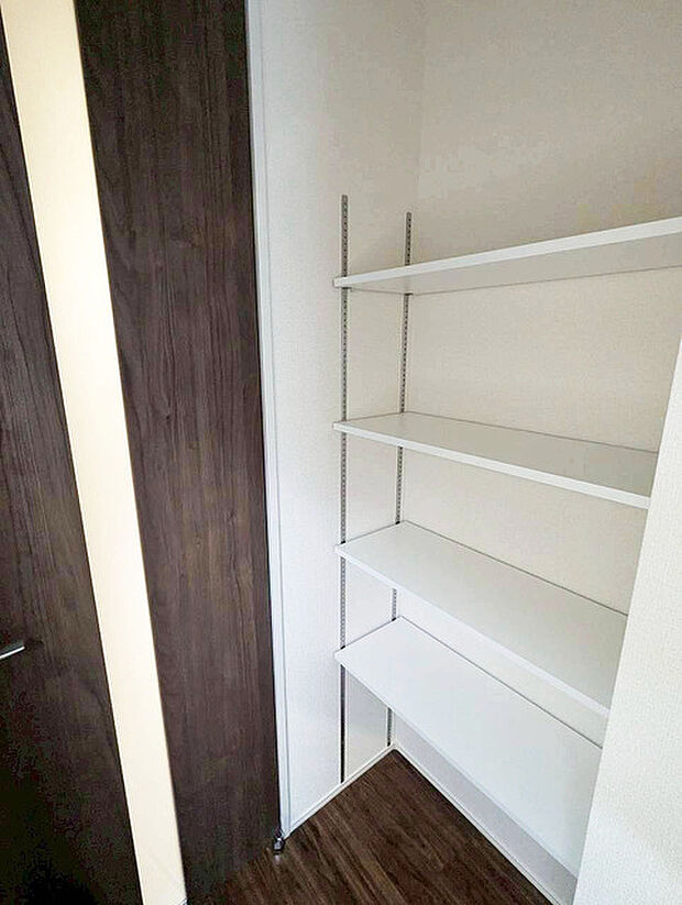 各お部屋に収納が設置されています。