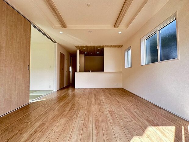 家族が一番集まる場所だから広々としつつも素敵な空間であって欲しい。みんながくつろぐリビングからキッチンまでが一つの空間のように繋がる間取り。 