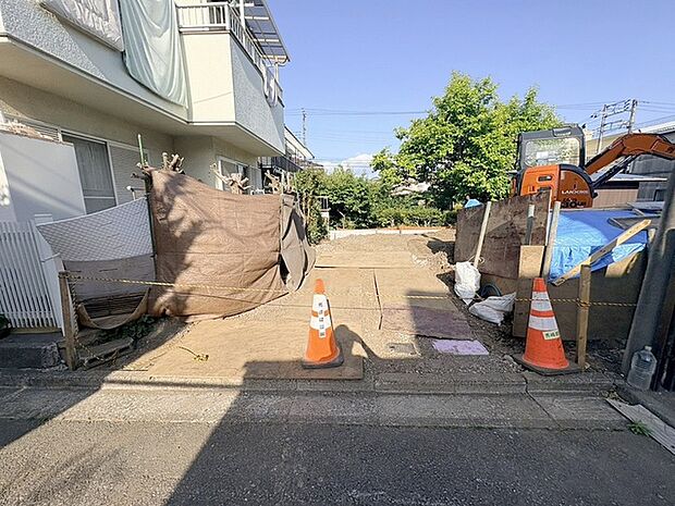 現在建物を建築中です、建築中の物件については現地確認の他、同施工会社の完成施工例のご案内、担当者のプレゼンテーションにてご検討ください。適切なご検討の方法をご説明させて頂きます。