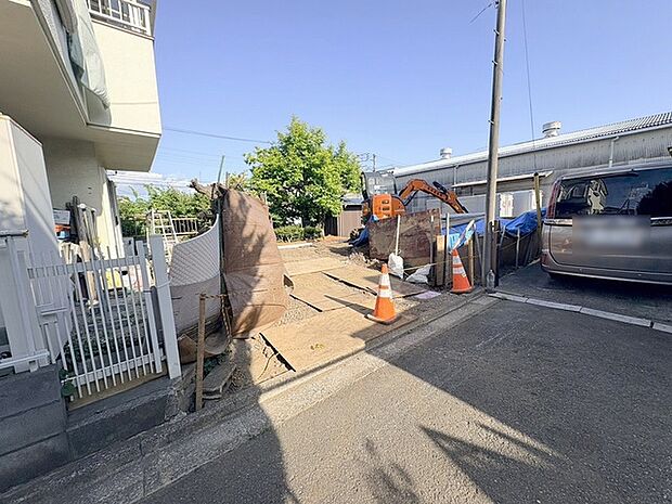 安心して暮らすことのできる住宅街。 住宅地の道路は一般に交通量が少なく車などの騒音が少ないため、住民にとって静かな生活環境が提供されます。