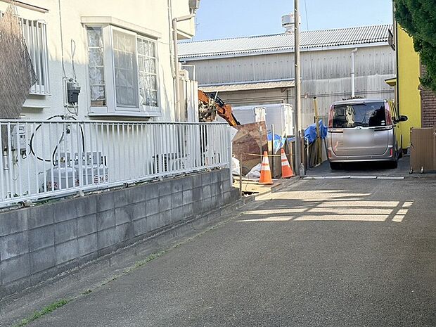 周辺は住宅が建ち並ぶ閑静な住宅街です。 