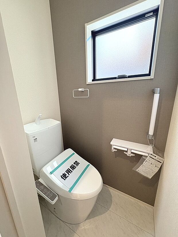 トイレにはウォシュレット機能を標準装備。