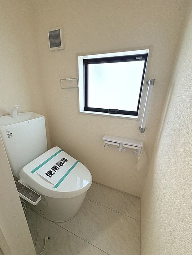 トイレにはウォシュレット機能を標準装備。