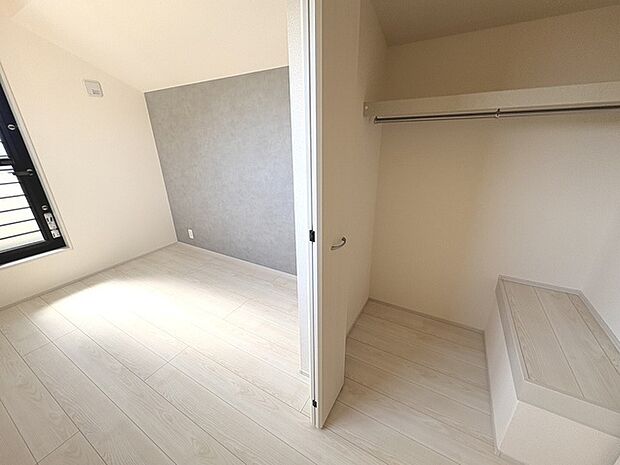 各お部屋に収納が設置されています。