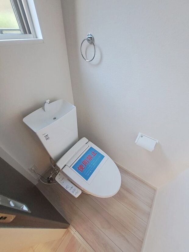 トイレにはウォシュレット機能を標準装備。