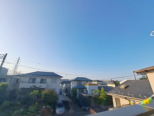 窓からの眺望です。実際に現地で眺望もご確認ください。 